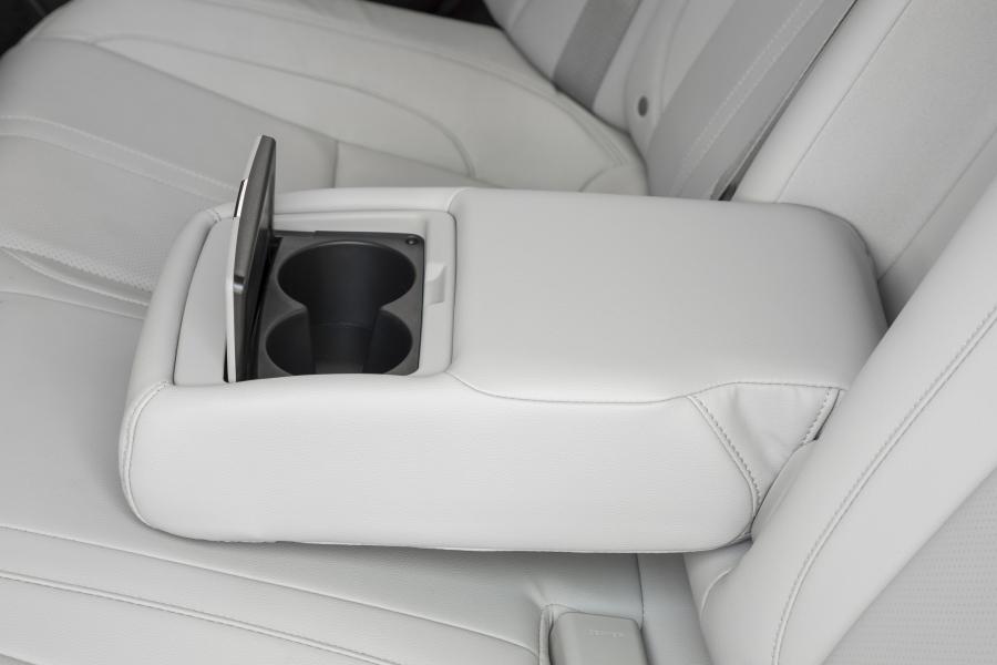 Детали интерьера Honda Clarity Fuel Cell 2019 года  (NA) (фото 41 из 50)